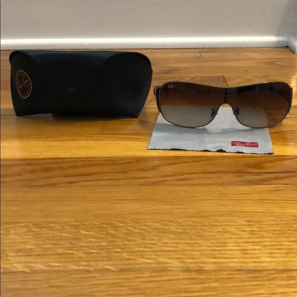 Ray-Ban Sunglasses main image 3